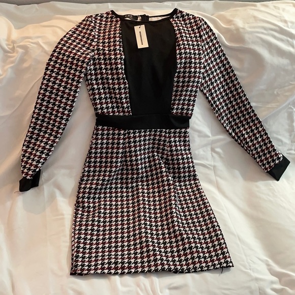 Form fitting 1960’s style dress - Picture 1 of 3